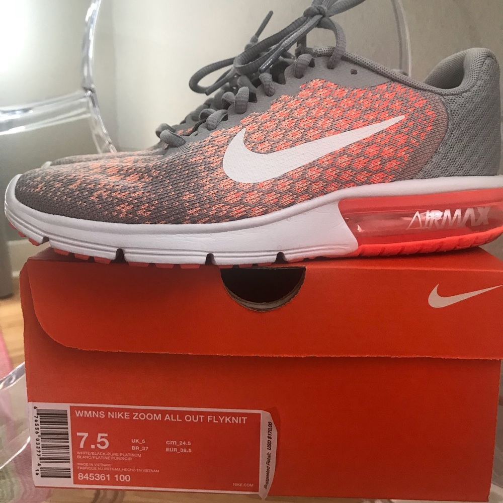 Nike women’s Zoom All Out Flyknit size 7.5